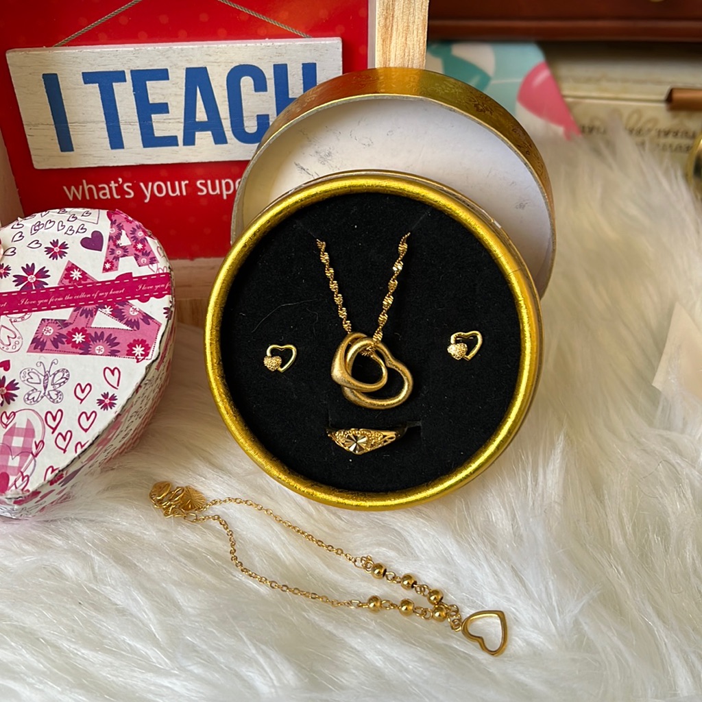 Sets Of Necklace,Earrings , Ring And Bracelet